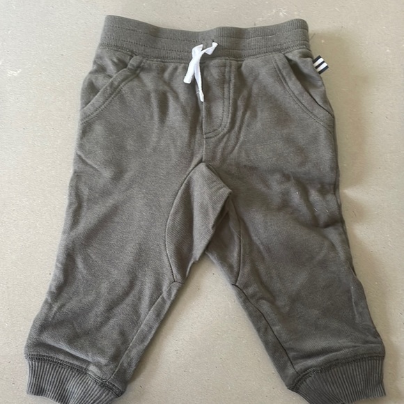 BNWT Splendid grey baby sweatpants. Size 6-12M. - Picture 1 of 3